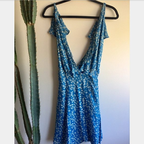 Reformation Dresses & Skirts - Reformation Floral Wrap Dress